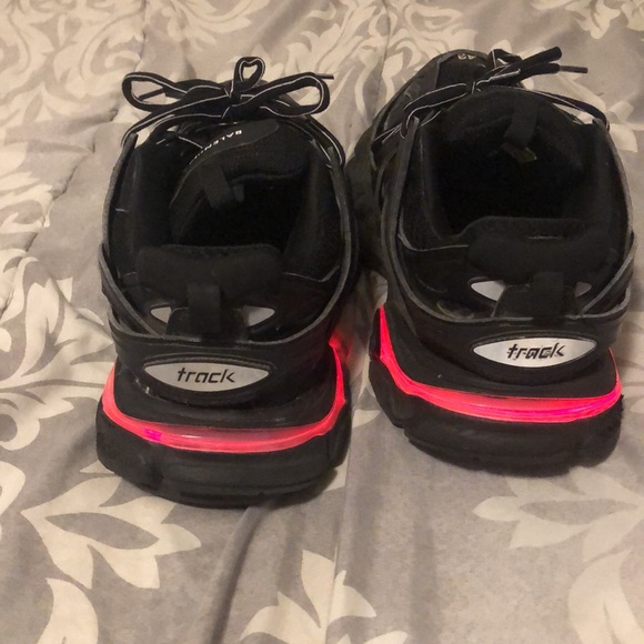 Balenciaga tracks,Size 10 or 10.5,A little dirty but easily cleaned. - Picture 5 of 7